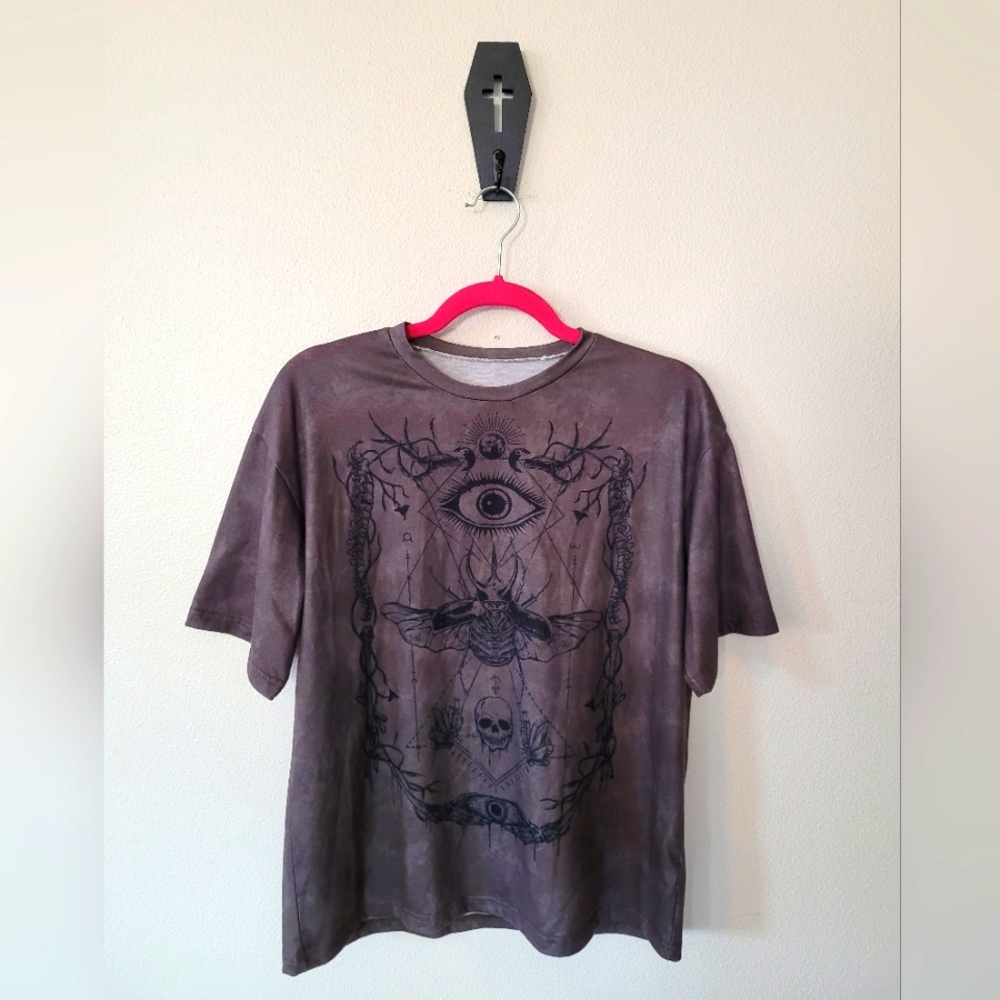 👁 🪲Womens Size L Creepy Halloween T-Shirt